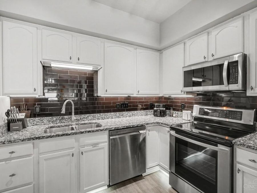 9305 Bridgecreek Drive, Springfield Township, OH 45231 Photo 14