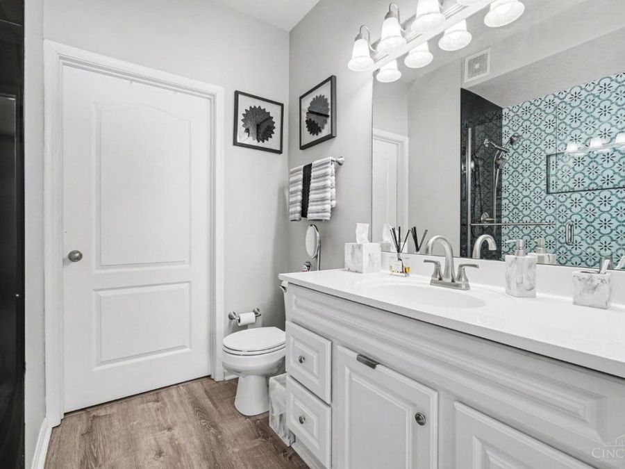 9305 Bridgecreek Drive, Springfield Township, OH 45231 Photo 18