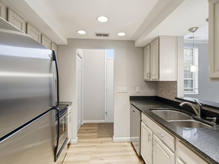 981 Paradrome Street, Unit B, Cincinnati, OH 45202 Photo 10