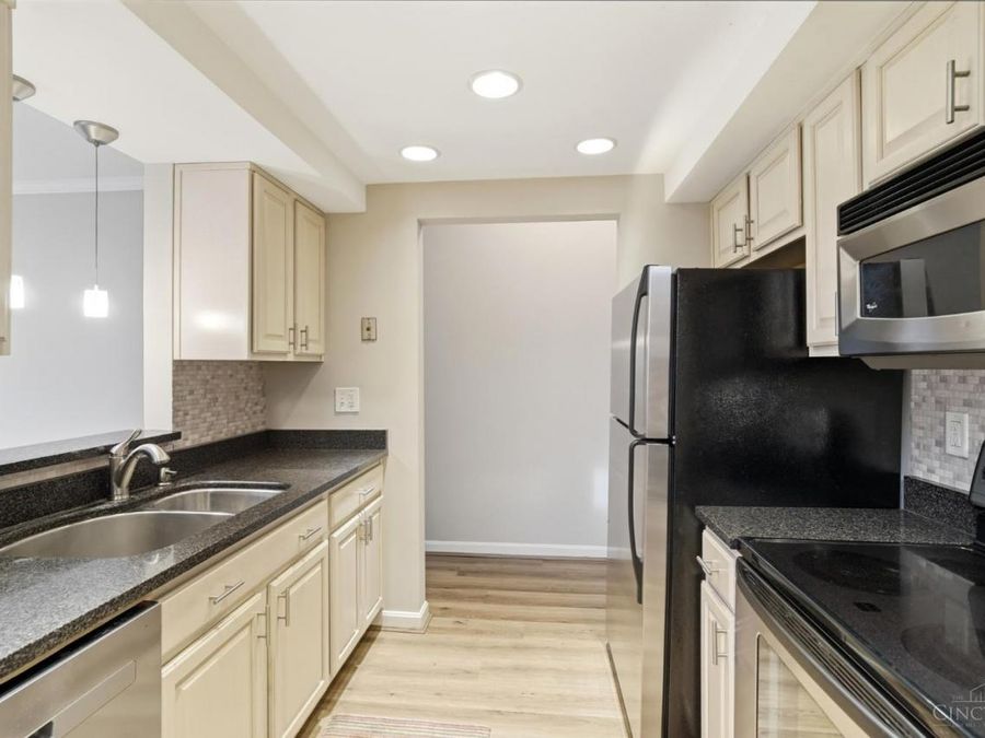 981 Paradrome Street, Unit B, Cincinnati, OH 45202 Photo 11