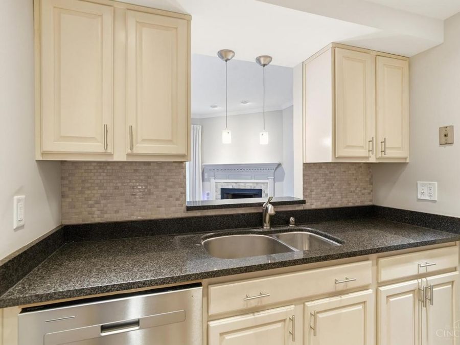 981 Paradrome Street, Unit B, Cincinnati, OH 45202 Photo 13