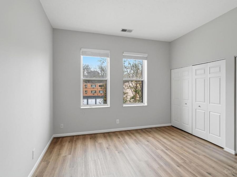 981 Paradrome Street, Unit B, Cincinnati, OH 45202 Photo 15