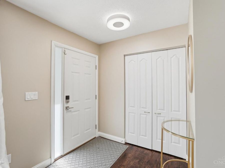 9338 Hunters Creek Drive, Blue Ash, OH 45242 Photo 4