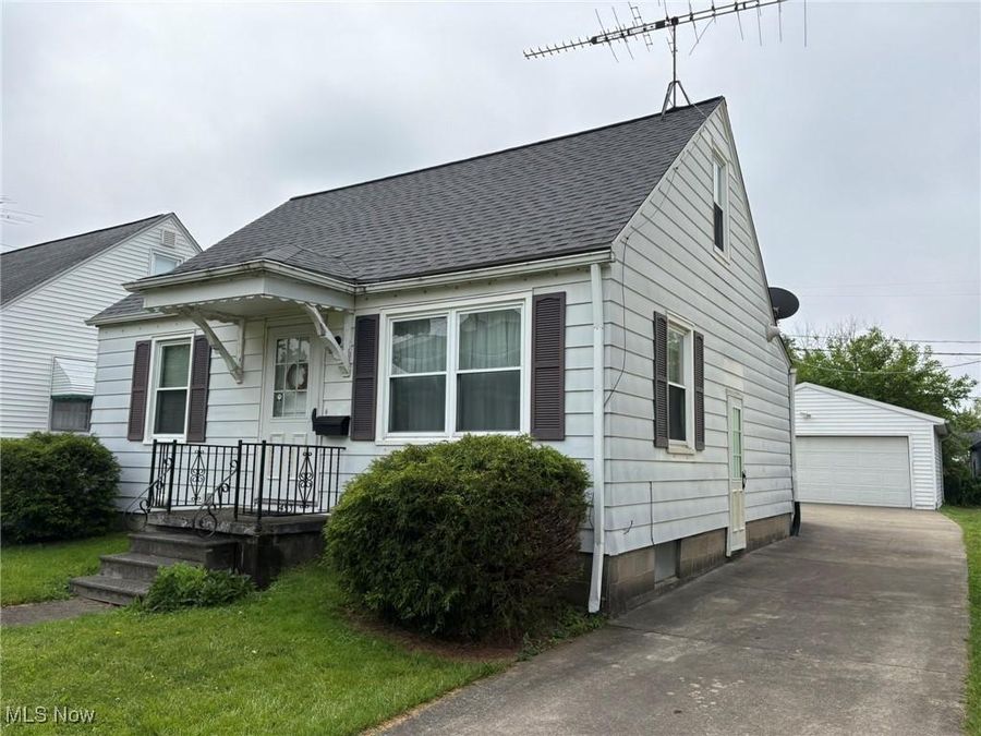 453 Kenyon Avenue , Elyria, OH 44035 Photo 1