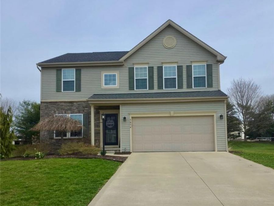 7674 Knollridge Avenue NE, Canton, OH 44721 Photo 1