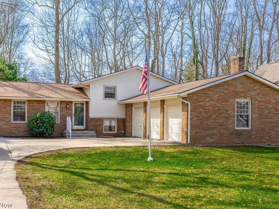 1224 Grassmere Street SE, North Canton, OH 44709 Photo 1