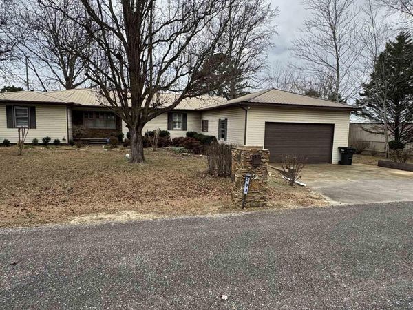 303 Auburn Street, Centre, AL 35960