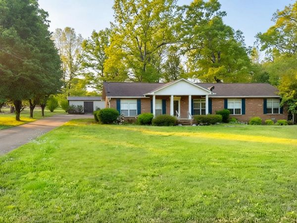 516 Callahan Dr , New Johnsonville, TN 37134