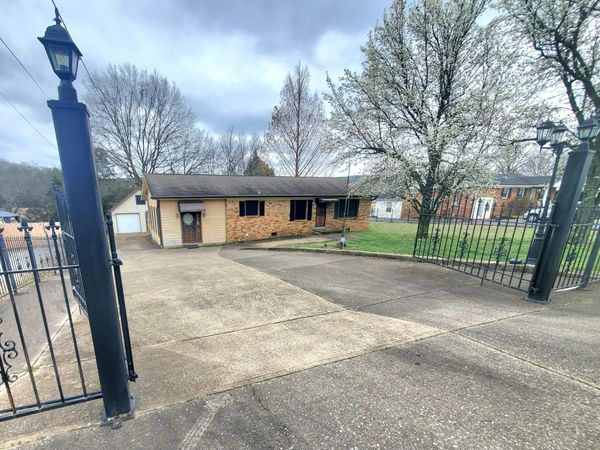 18 Roberts Ln , Lebanon, TN 37087