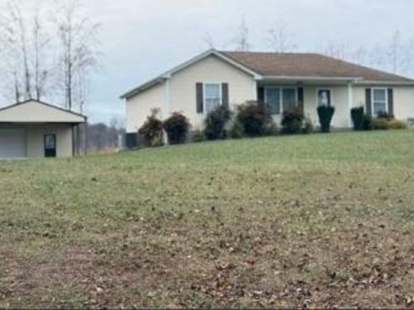 584 Douglas Ln , Lafayette, TN 37083