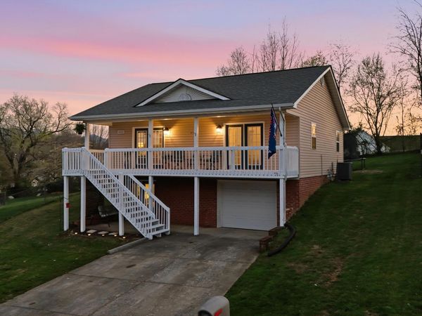 1022 Justus Drive, Johnson City, TN 37604