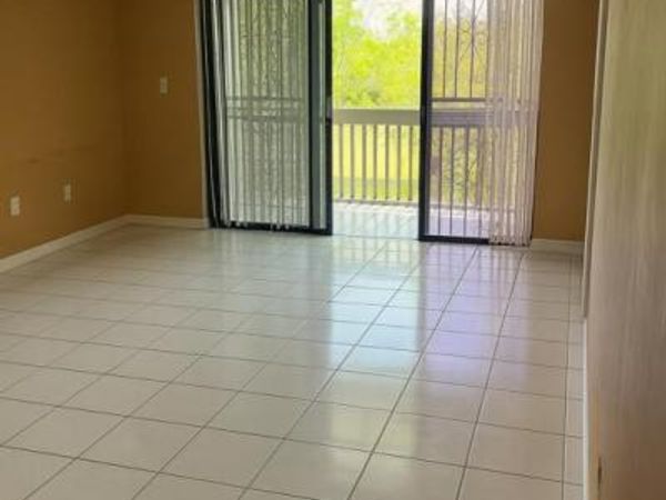 8879 Fontainebleau Boulevard , Unit 206, Miami, FL 33172