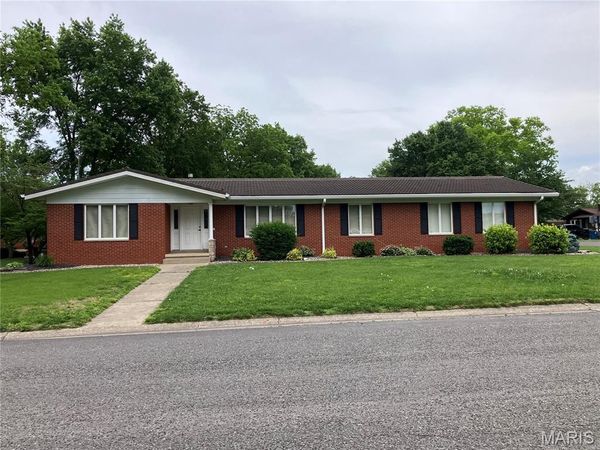 110 N Magnolia Street , Trenton, IL 62293