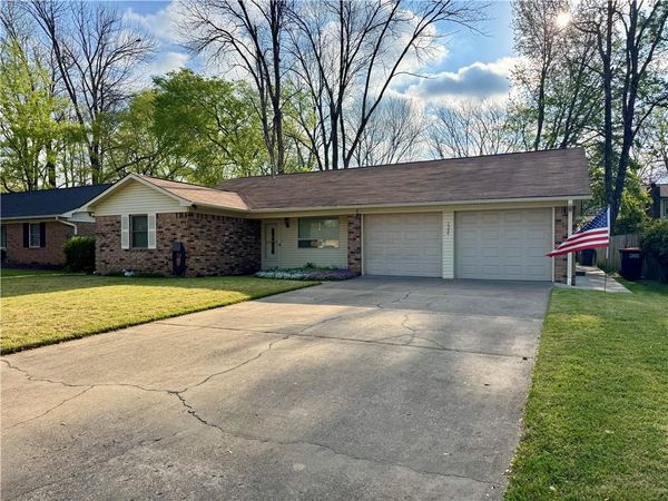 1504 N Knoxville Avenue , Russellville, AR 72801