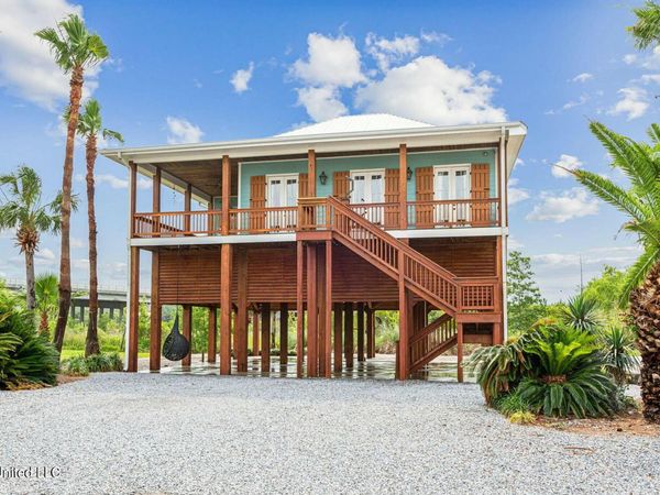 218 Front Street, Pass Christian, MS 39571