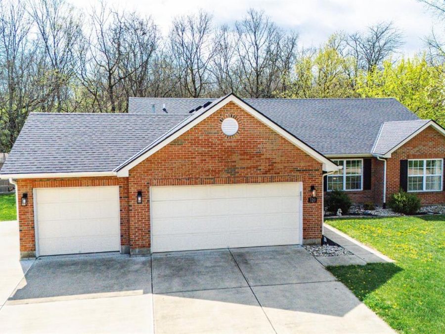 320 Wellington Court, Monroe, OH 45050 Photo 2