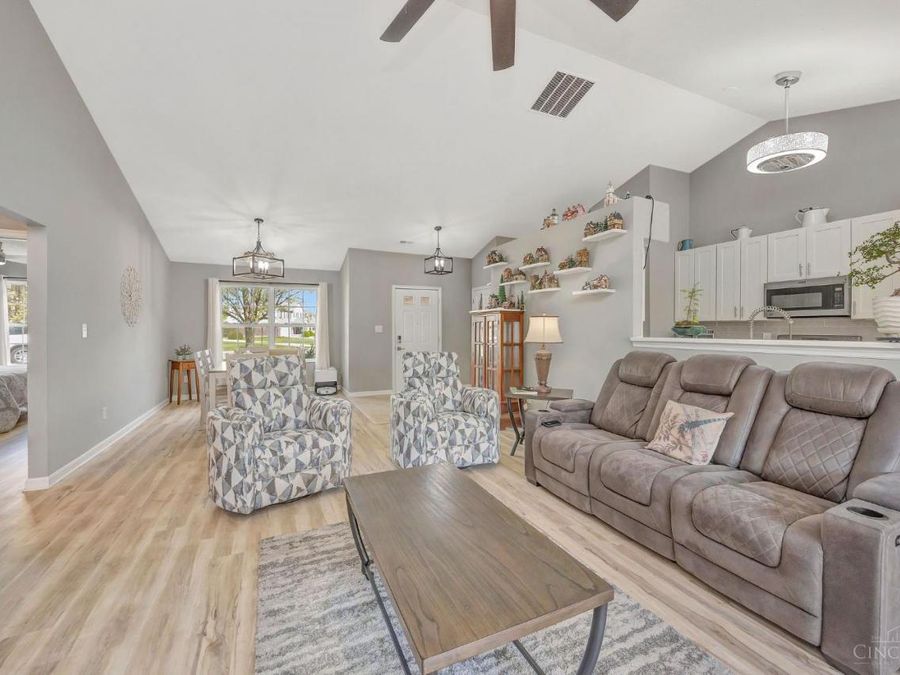 320 Wellington Court, Monroe, OH 45050 Photo 8