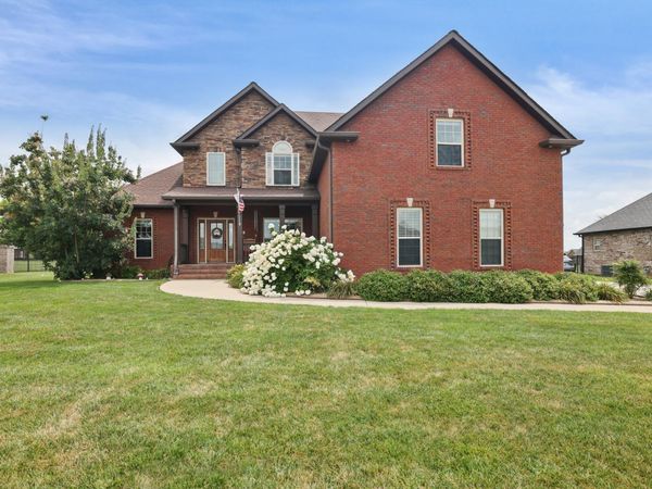3037 Eliza Dr , Clarksville, TN 37043