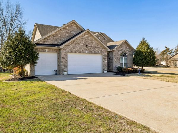 665 Twin View Dr , Murfreesboro, TN 37128