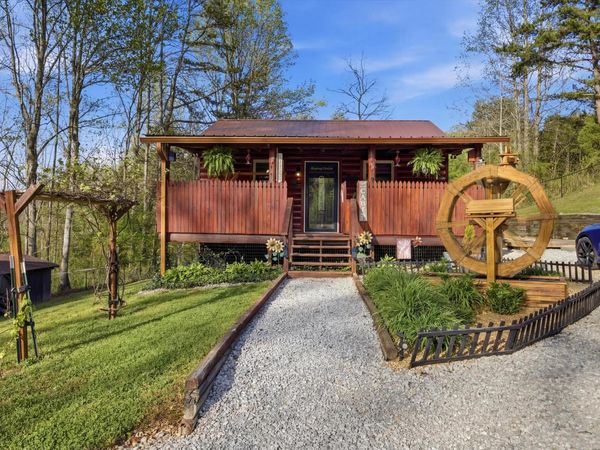 110 Angel Howard Lane , Pikeville, TN 37367