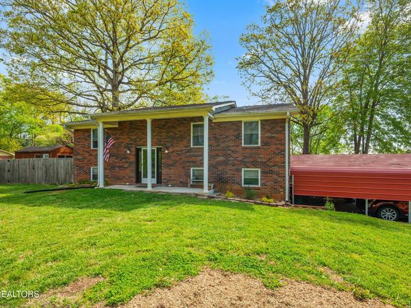 4685 Robinhood Circle , Strawberry Plains, TN 37871