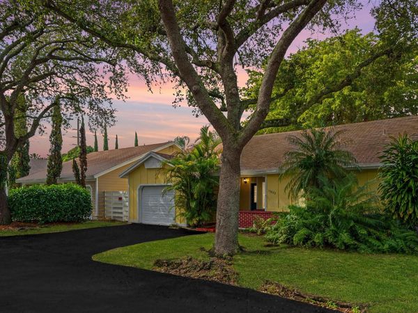 15022 SW 140th Court , Miami, FL 33186