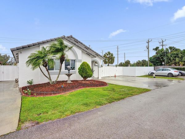 7635 NW 168th Terrace , Hialeah, FL 33015