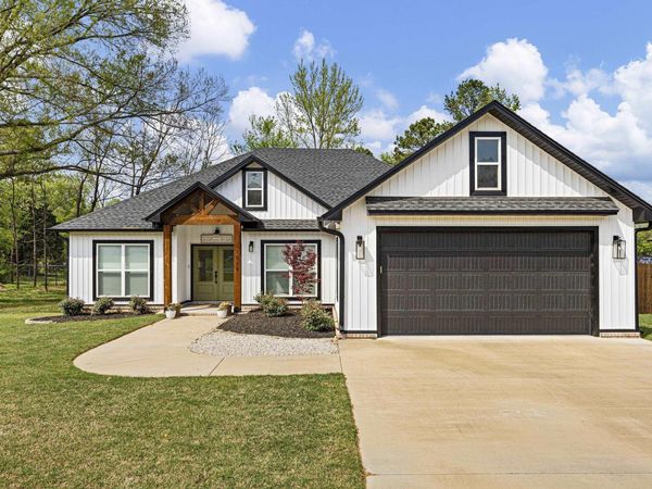 1814 Janie Francis , Russellville, AR 72801