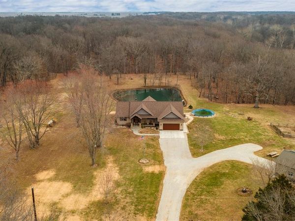 14982 Freemont Road , Carlinville, IL 62626