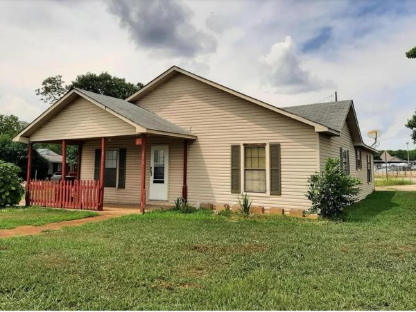 1603 Joe Wheeler Dr, Tuscumbia, AL 35674