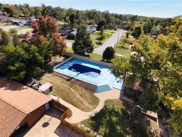 1402 11th Street , Bentonville, AR 72712