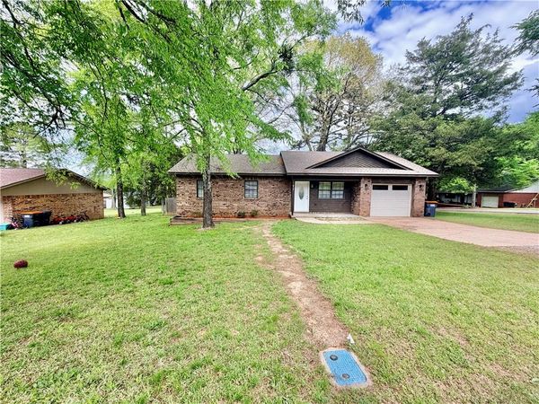 815 E Fir Street , Russellville, AR 72802