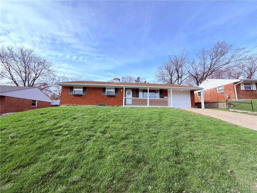 922 Castro Lane, Springdale, OH 45246 Photo 1
