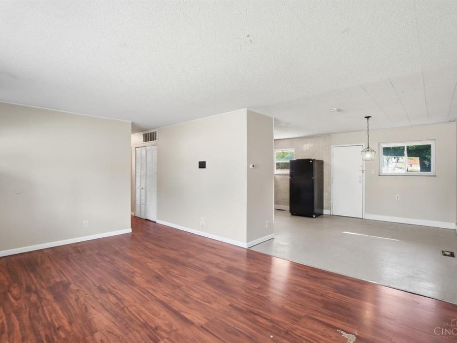 8796 Neptune Drive, Springfield Township, OH 45231 Photo 10