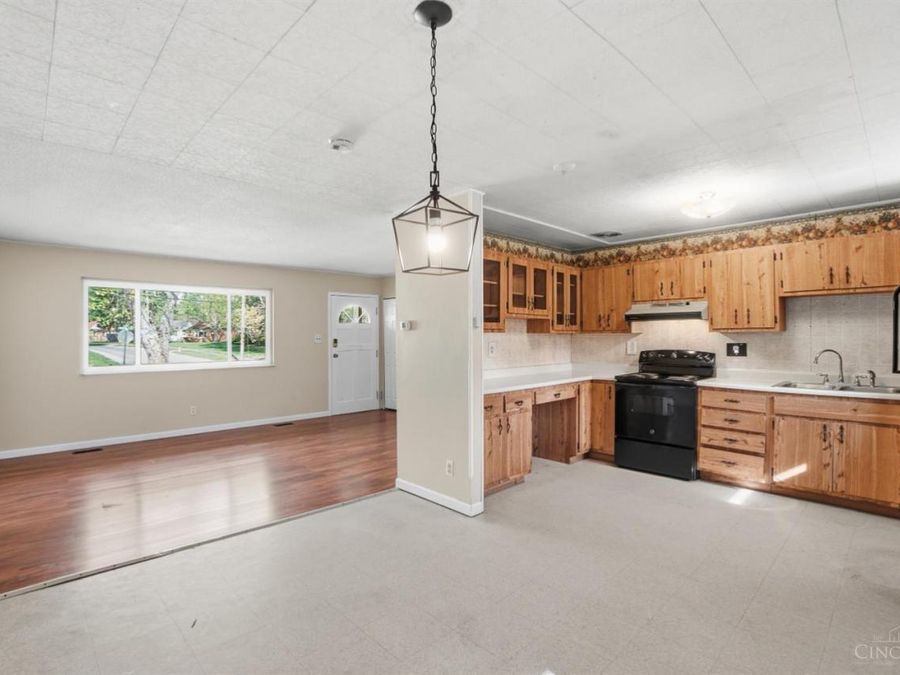 8796 Neptune Drive, Springfield Township, OH 45231 Photo 12
