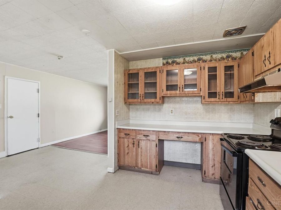 8796 Neptune Drive, Springfield Township, OH 45231 Photo 15