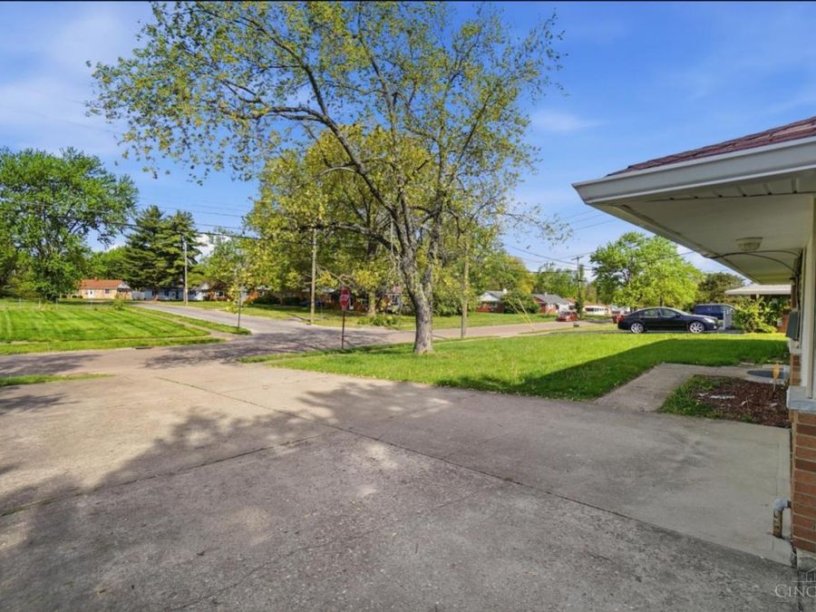 8796 Neptune Drive, Springfield Township, OH 45231 Photo 6