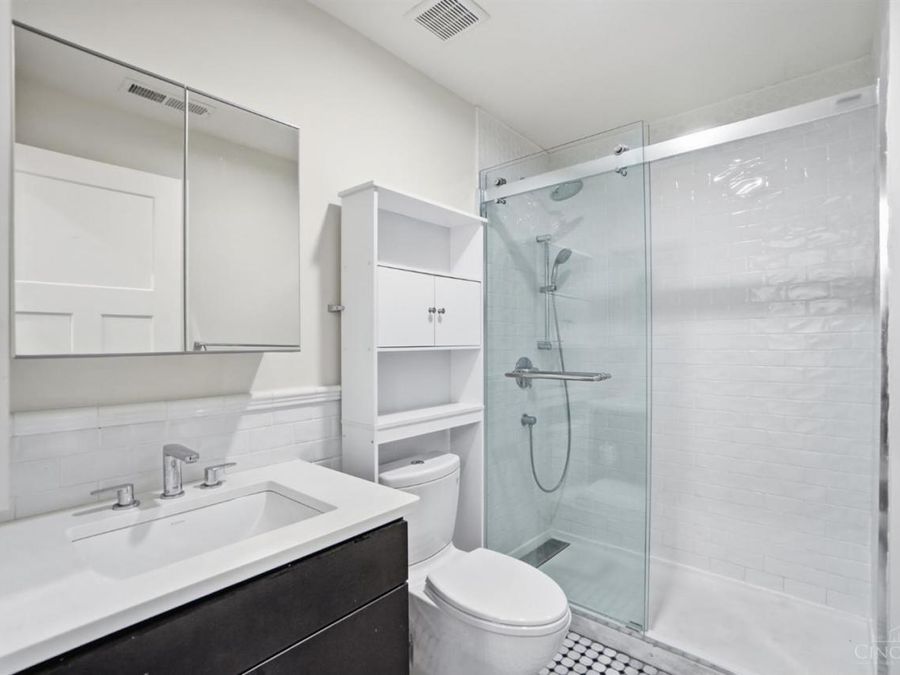 433 Clark Street, Unit B, Cincinnati, OH 45203 Photo 14
