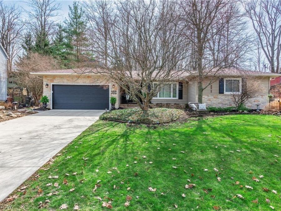 257 Windward Drive , Elyria, OH 44035 Photo 1
