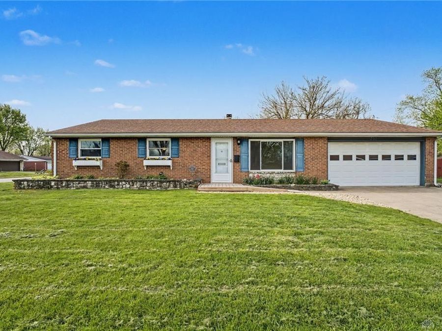 301 Porter Drive, Englewood, OH 45322 Photo 1