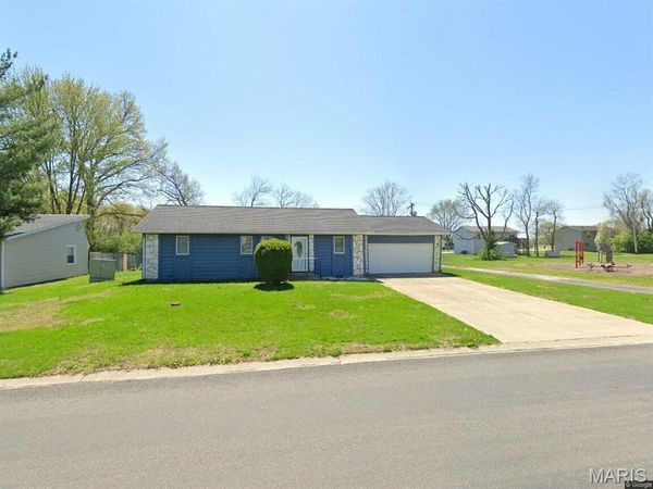 212 Meadow Drive , Troy, IL 62294