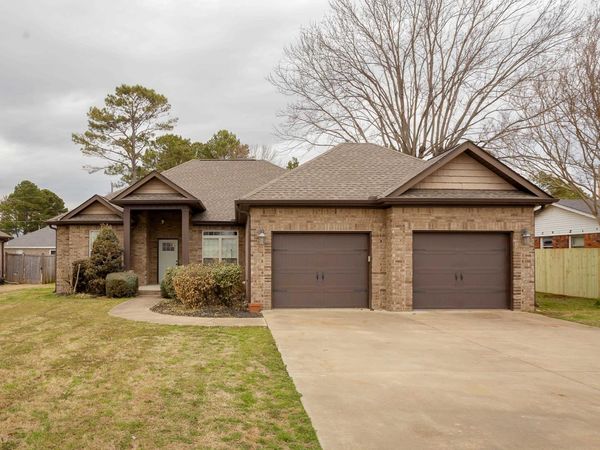 1009 Michigan Ave, Muscle Shoals, AL 35661