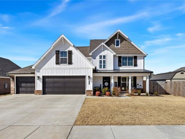 652 S Baggett Street , Prairie Grove, AR 72753