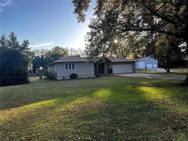 1809 Mayflower Road , Bentonville, AR 72713