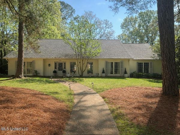 4211 N Honeysuckle Lane, Jackson, MS 39211