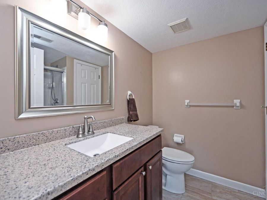 1080 Wittshire Lane, Unit E, Anderson Township, OH 45255 Photo 4