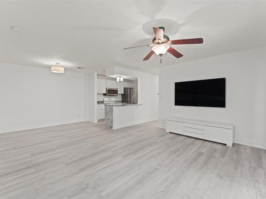 8839 Eagleview Drive, Unit 4, West Chester, OH 45069 Photo 5