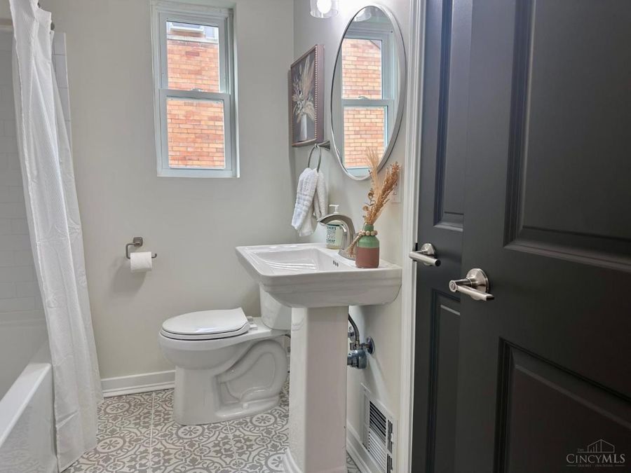 3762 N Broadlawn Circle, Silverton, OH 45236 Photo 7