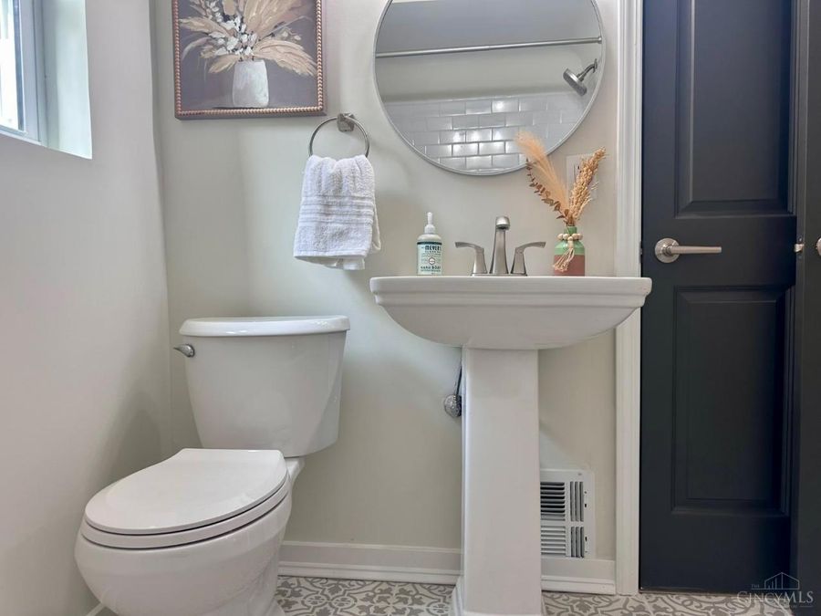 3762 N Broadlawn Circle, Silverton, OH 45236 Photo 8