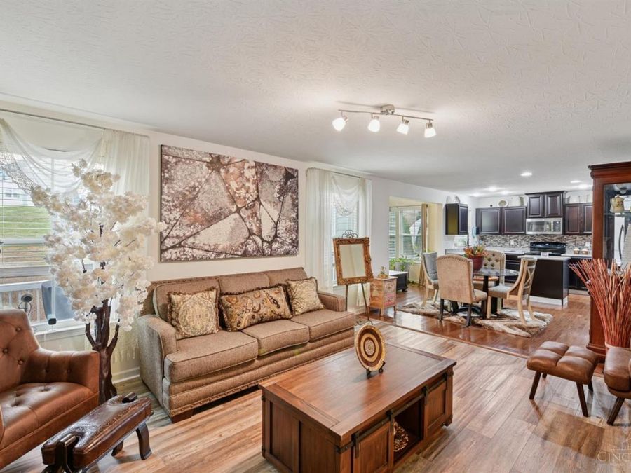 7970 Valley Crossing Drive, Colerain Township, OH 45247 Photo 5